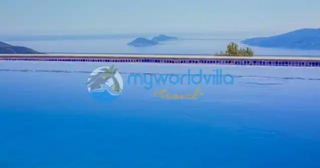 Kalkan Kördere mevkiinde konumlanan Deniz Manzaralı Kiralık Balayı Villası İklim bir yatak odalı olup iki kişi kapasitesine sahip